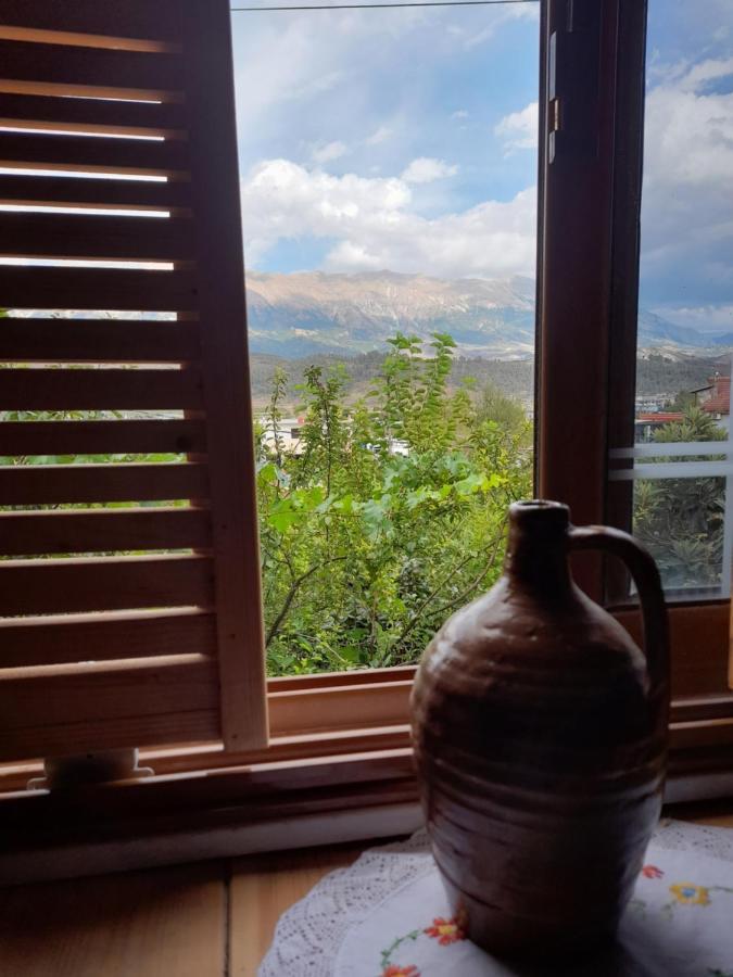 Camping Late Hotel Gjirokaster Bagian luar foto