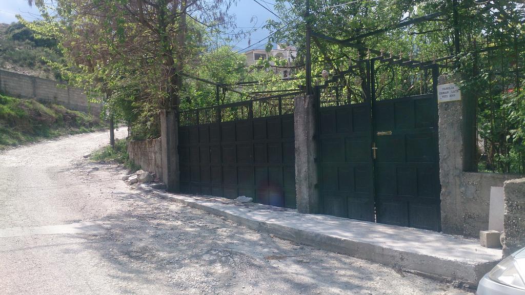Camping Late Gjirokaster Bagian luar foto