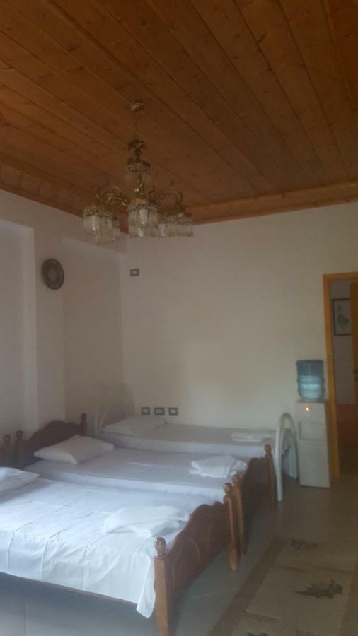 Camping Late Hotel Gjirokaster Bagian luar foto